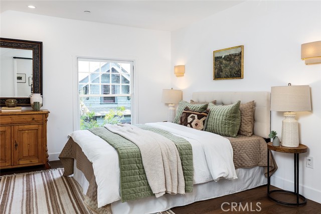 1130 Windsor Place, South Pasadena CA: https://media.crmls.org/medias/644c8035-f823-435d-9a3e-89a4a4b0797d.jpg