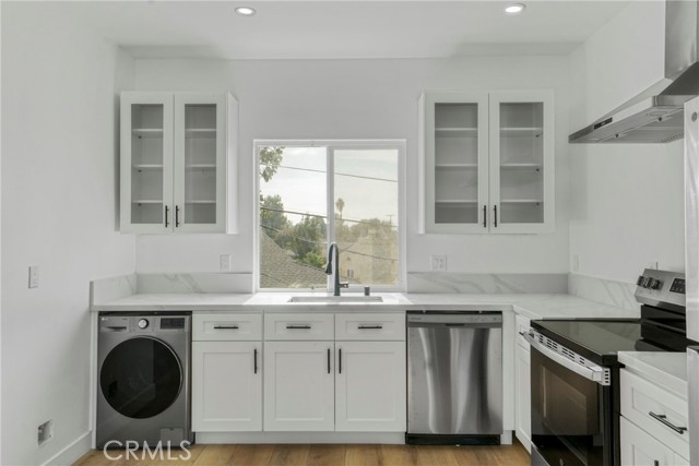 Detail Gallery Image 37 of 43 For 7909 Aldea Ave, Lake Balboa,  CA 91406 - 6 Beds | 5/2 Baths