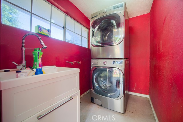 Garage Laundry room