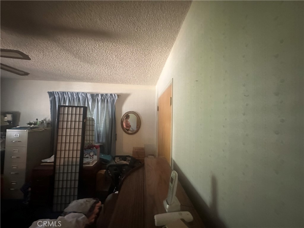 https://media.crmls.org/medias/644d1987-64df-4978-88d9-75818580eb1e.jpg?preset=X-Large