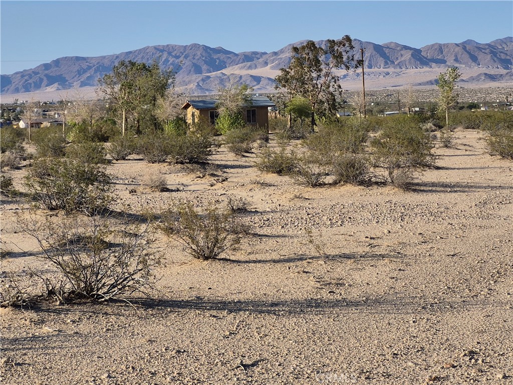 https://media.crmls.org/medias/644f0c24-d75e-44ee-9b26-517451fa5261.jpg?preset=X-Large