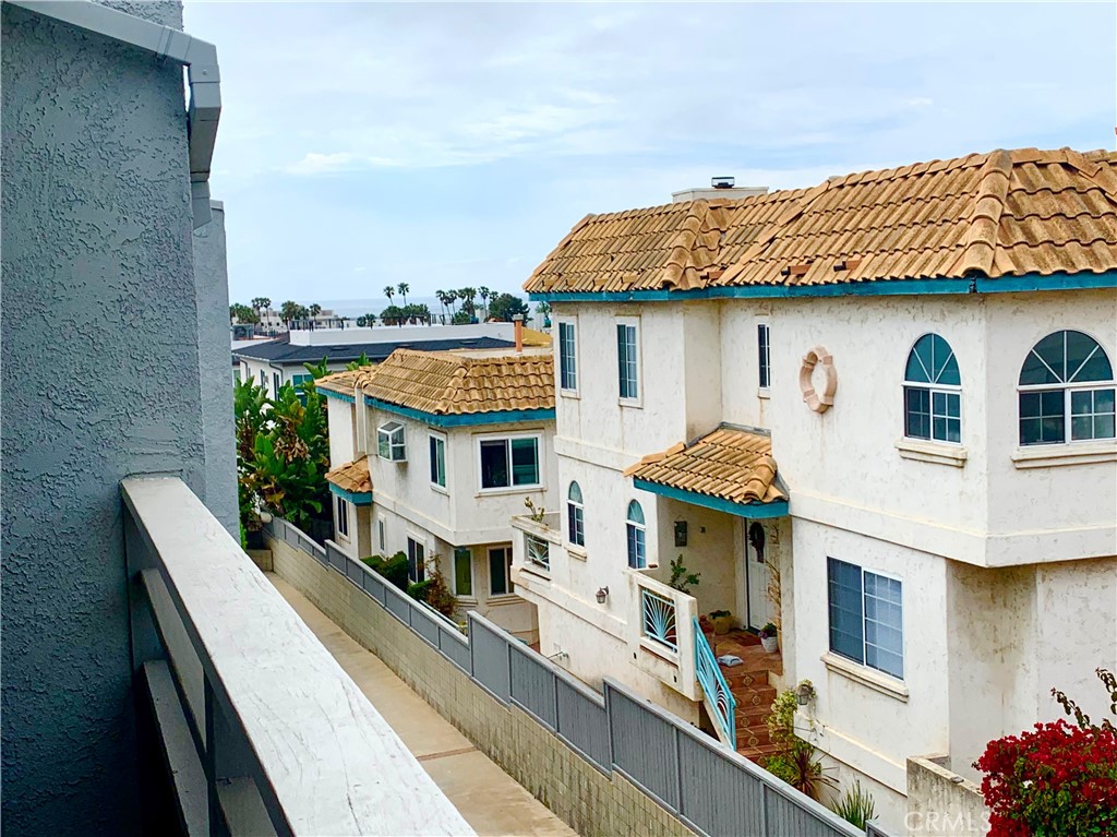 https://media.crmls.org/medias/64503596-40be-4773-858b-c264ba9be38d.jpg?preset=X-Large