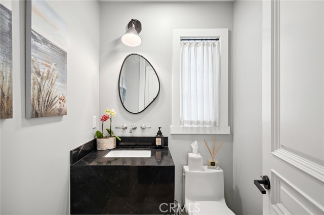 318 Coronado Street, Newport Beach CA: https://media.crmls.org/medias/645077bb-6e1f-485f-b005-9e9a6982cd13.jpg