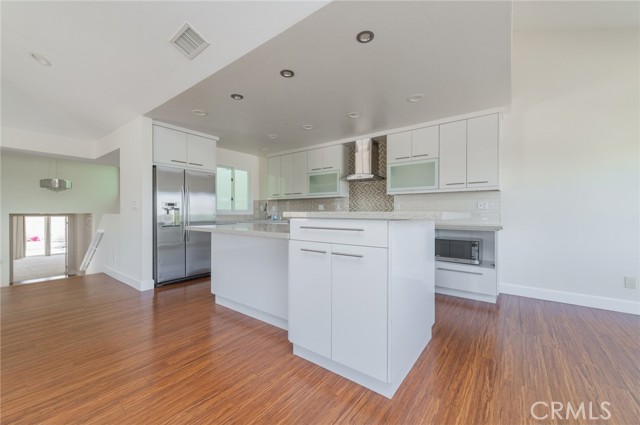 Detail Gallery Image 17 of 39 For 820 Gardenia, Corona Del Mar,  CA 92625 - 2 Beds | 2 Baths