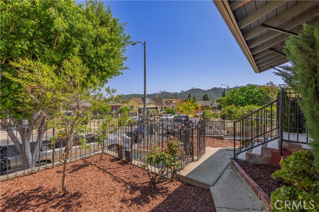 2653 Alice Street, Los Angeles CA: https://media.crmls.org/medias/6451dc4a-8fd9-498b-a4a3-29a629c657bc.jpg