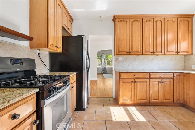 3007 Park Way, Bakersfield CA: https://media.crmls.org/medias/645250fe-0fc1-4293-bef0-ec7e7843c520.jpg