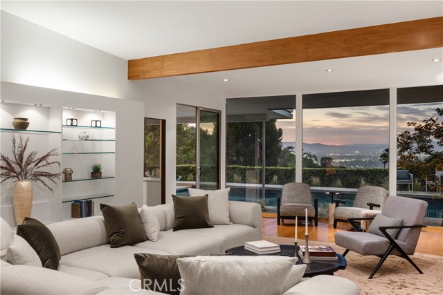 Detail Gallery Image 11 of 42 For 3511 Stonehill Pl, Sherman Oaks,  CA 91423 - 5 Beds | 3 Baths