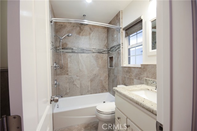 Detail Gallery Image 18 of 26 For 150 Orangewood Ln, Tustin,  CA 92780 - 3 Beds | 2 Baths