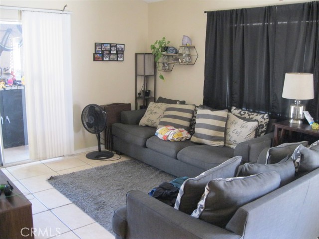235 E 7th Street, San Jacinto CA: https://media.crmls.org/medias/6452c281-82d7-474b-9c9a-02f0589bb71c.jpg