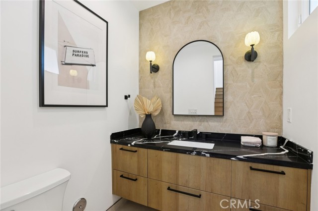 Detail Gallery Image 18 of 50 For 1914 Belmont Ln #B,  Redondo Beach,  CA 90278 - 4 Beds | 3/1 Baths