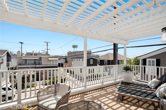 Detail Gallery Image 18 of 35 For 109 Onyx Ave, Newport Beach,  CA 92662 - 3 Beds | 4/1 Baths