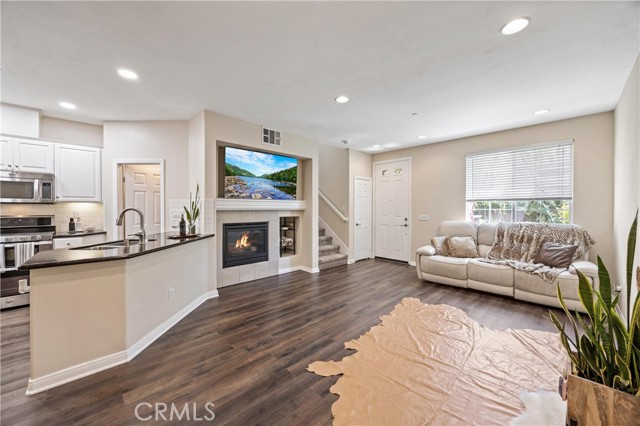 Detail Gallery Image 6 of 28 For 8029 Spencer St, Chino,  CA 91708 - 2 Beds | 2/1 Baths