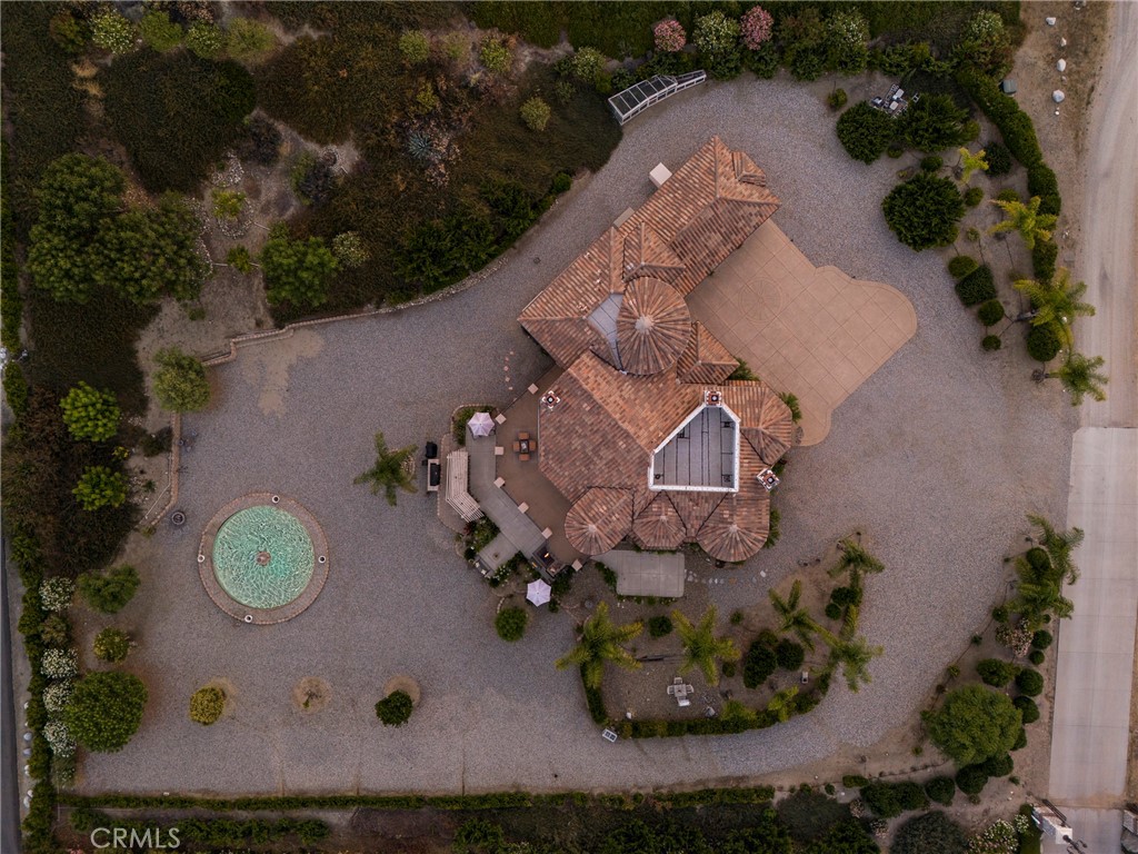 https://media.crmls.org/medias/6453c91a-a167-44f6-a932-ba89506a25d3.jpg?preset=X-Large