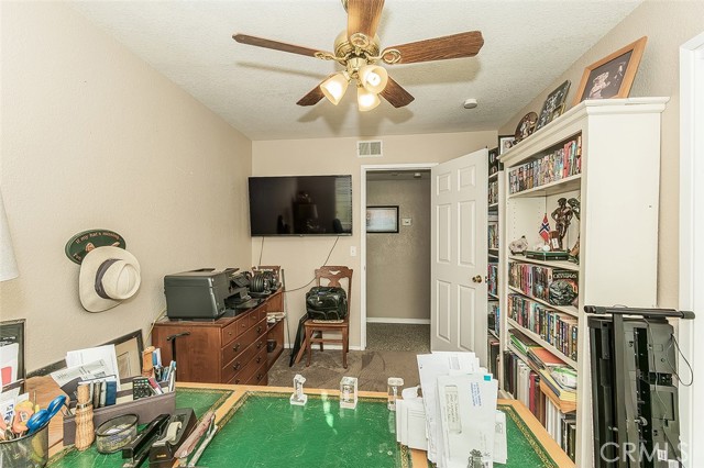 2468 Laverne, Clovis CA: https://media.crmls.org/medias/64540c82-252d-42de-bc59-86065c670355.jpg