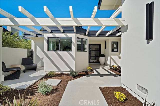 Detail Gallery Image 3 of 40 For 37 Beachcomber, Corona Del Mar,  CA 92625 - 3 Beds | 3 Baths