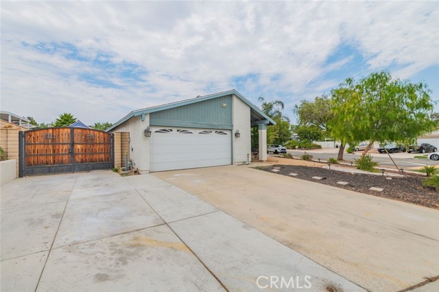Detail Gallery Image 4 of 28 For 1424 Norfolk St, Corona,  CA 92878 - 4 Beds | 2 Baths