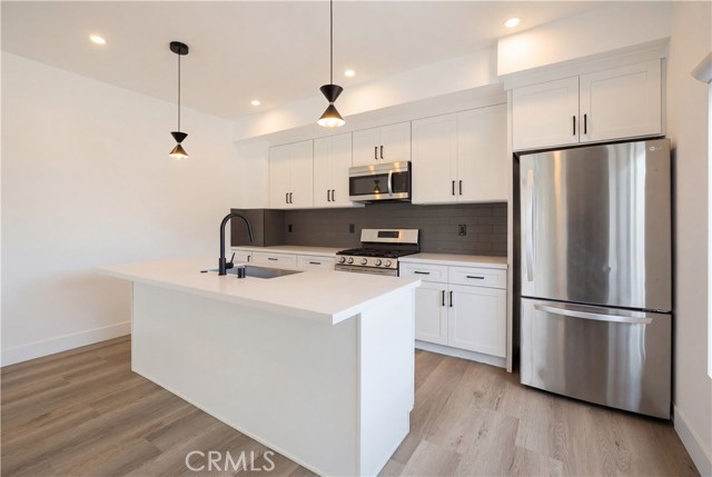 Detail Gallery Image 4 of 18 For 21721 Hart, Canoga Park,  CA 91303 - 3 Beds | 2 Baths