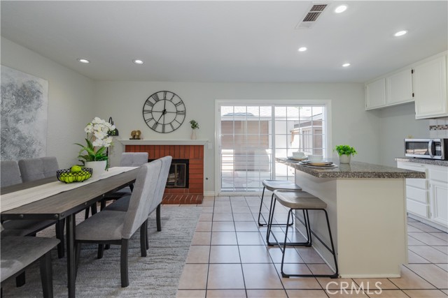 Detail Gallery Image 11 of 26 For 218 Monroe #111,  Irvine,  CA 92620 - 2 Beds | 2/1 Baths