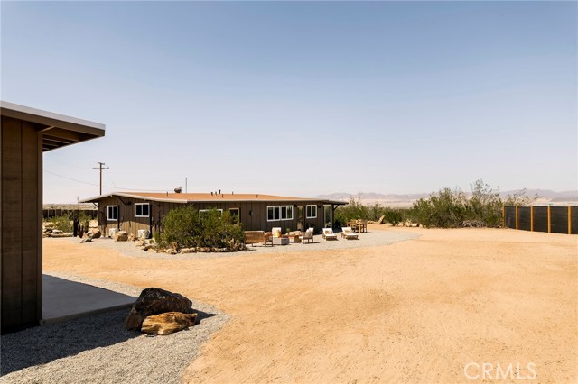 70315 Indian Trail, 29 Palms CA: https://media.crmls.org/medias/6456b1a3-51aa-4f97-ac74-fb7e78c77f49.jpg