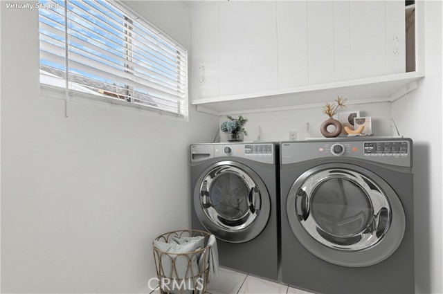 Detail Gallery Image 16 of 47 For 417 S Glenwood Pl., Burbank,  CA 91506 - 5 Beds | 3 Baths