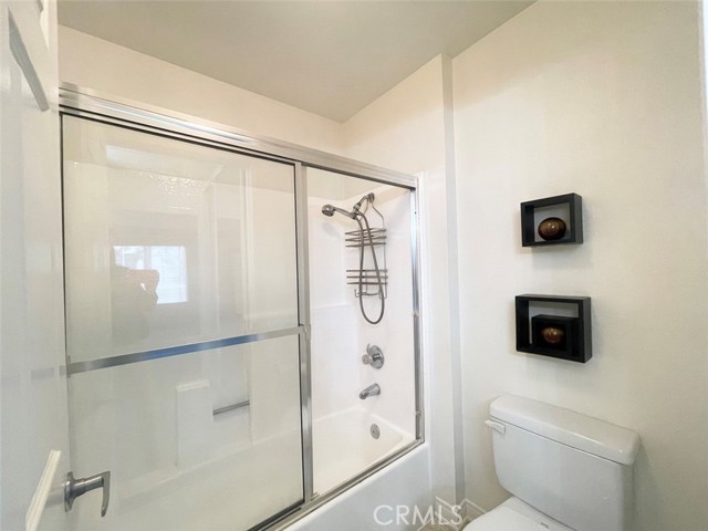 21500 Burbank Boulevard, Woodland Hills CA: https://media.crmls.org/medias/64578dc5-e619-47f7-b927-094722607b24.jpg