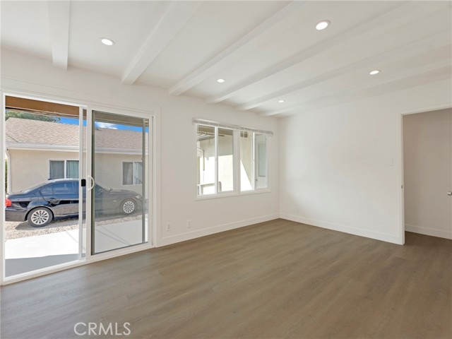 Detail Gallery Image 27 of 34 For 22222 Vanowen, Woodland Hills,  CA 91303 - 5 Beds | 2 Baths