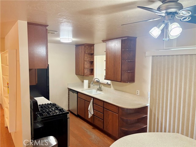 9856 Hawthorne Avenue, Hesperia CA: https://media.crmls.org/medias/6458448e-9b8d-442a-a7a7-a9d10f56e7bb.jpg