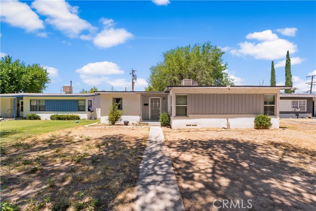 Detail Gallery Image 1 of 27 For 1411 W Ivesbrook St, Lancaster,  CA 93534 - 3 Beds | 1 Baths