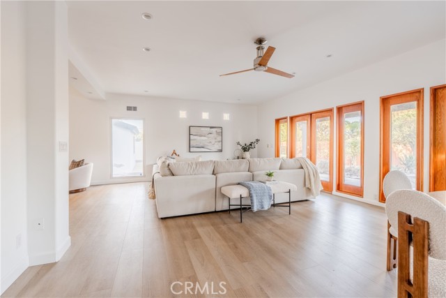 Detail Gallery Image 11 of 35 For 2207 Golden Cir, Newport Beach,  CA 92660 - 4 Beds | 2/1 Baths