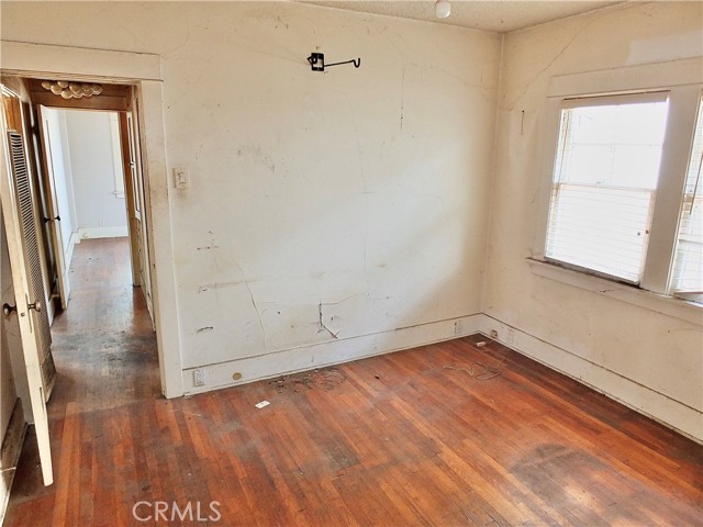 744 Gladys Avenue, Long Beach CA: https://media.crmls.org/medias/645a3d20-3f03-467d-b616-f7099843bacb.jpg