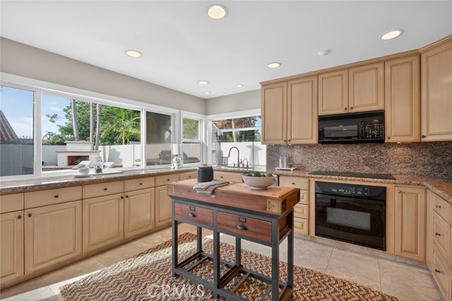 Detail Gallery Image 24 of 53 For 969 Azalea Dr, Costa Mesa,  CA 92626 - 5 Beds | 3 Baths