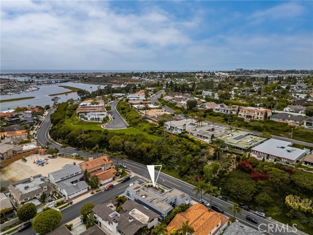 508 Evening Star Lane, Newport Beach CA: https://media.crmls.org/medias/645a8946-8d62-44ae-958f-e259b0fdbec4.jpg