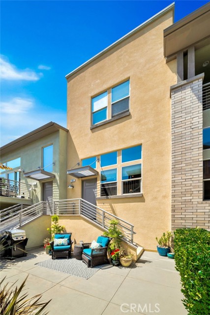 5325 Pacific Terrace, Hawthorne CA: https://media.crmls.org/medias/645aa24b-36f1-4f6c-a2eb-da140e67b9a5.jpg