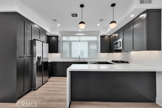 11304 Victory Boulevard, North Hollywood CA: https://media.crmls.org/medias/645aaebd-898d-43ec-a3e7-783d86094504.jpg