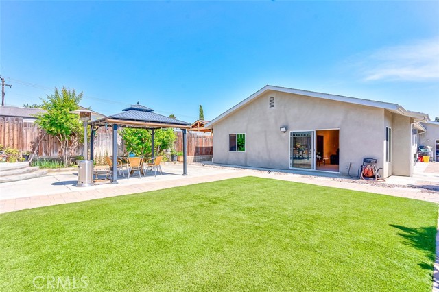 335 E Francis Avenue, La Habra CA: https://media.crmls.org/medias/645b1987-627e-460f-bea1-035598435d7d.jpg