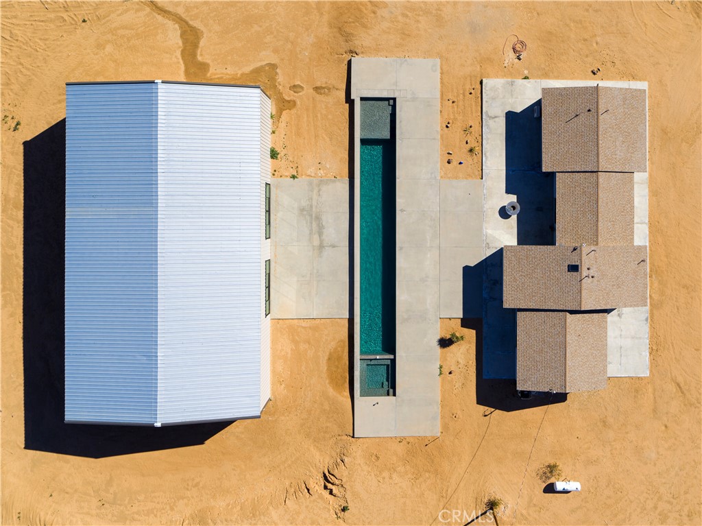 https://media.crmls.org/medias/645c0e28-9277-4b61-b88f-3bb0e871c20c.jpg?preset=X-Large