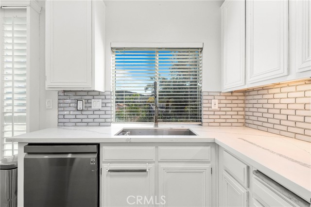 Detail Gallery Image 4 of 25 For 20220 Arthur Ct, Saugus,  CA 91350 - 3 Beds | 2/1 Baths