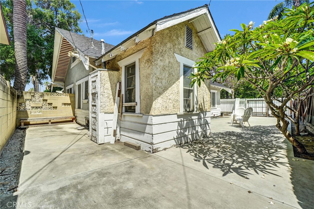 https://media.crmls.org/medias/645c82b0-8888-437d-bbca-2ccb68c846d5.jpg?preset=X-Large