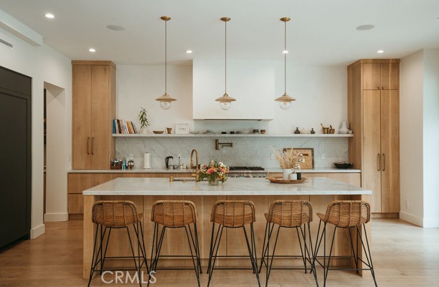 10 Seabluff, Newport Beach CA: https://media.crmls.org/medias/645d08d2-c0fb-4ef5-bcb1-31ef0c32fae3.jpg