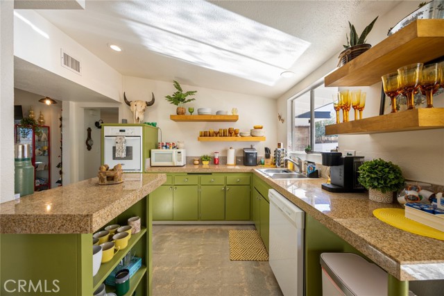 Detail Gallery Image 13 of 40 For 61503 Sunburst, Joshua Tree,  CA 92252 - 2 Beds | 1/1 Baths