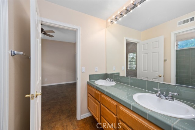 5675 W Overlook Drive, Rancho Cucamonga CA: https://media.crmls.org/medias/645e01e8-fc09-449e-96d7-86ce2a2a7118.jpg