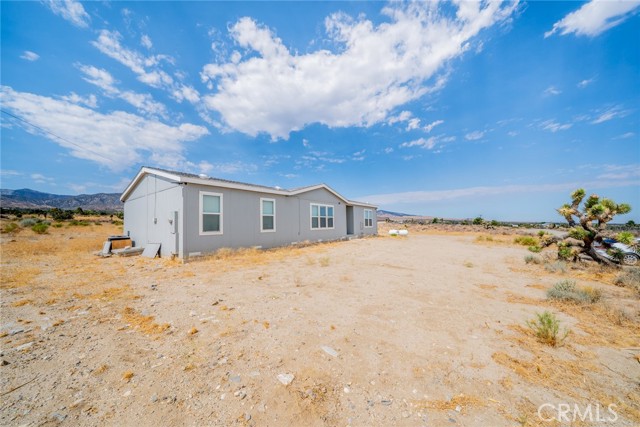 1573 Smoke Tree Road, Pinon Hills CA: https://media.crmls.org/medias/645fc219-97d5-4f21-ba02-d2bc3d53f247.jpg