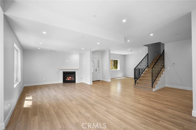 Detail Gallery Image 9 of 33 For 357 Harvey Dr #101,  Glendale,  CA 91206 - 4 Beds | 2/1 Baths