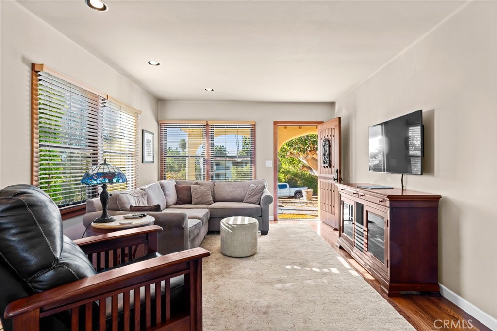 MLS #FR25240886 image #17