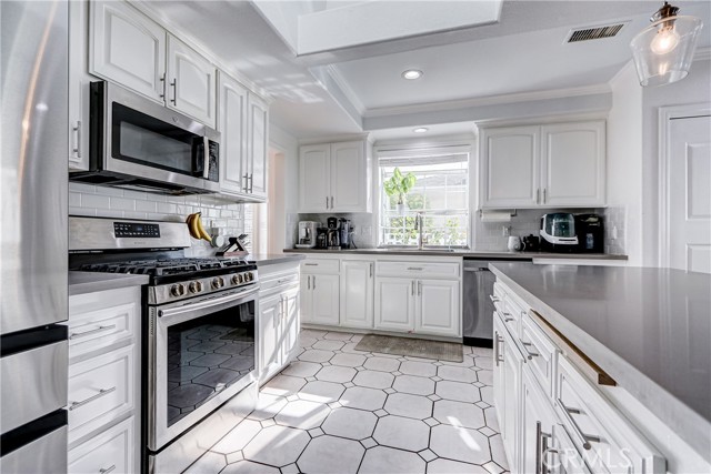 Detail Gallery Image 5 of 47 For 26333 Ozone, Harbor City,  CA 90710 - 2 Beds | 2 Baths