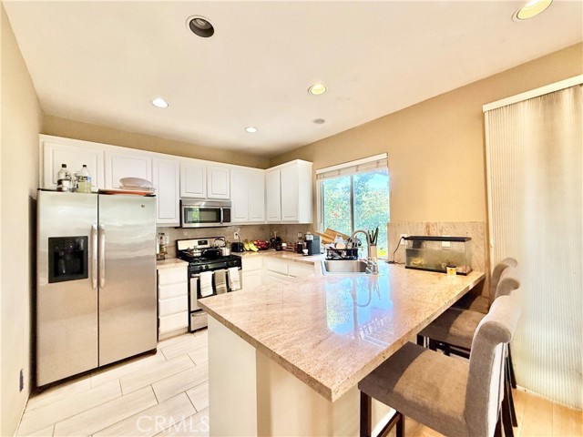 Detail Gallery Image 4 of 11 For 1 Acorn, Rancho Santa Margarita,  CA 92688 - 3 Beds | 2/1 Baths