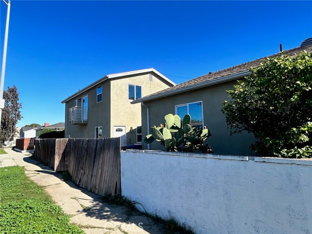 Detail Gallery Image 4 of 16 For 655 W 113th, Los Angeles,  CA 90044 - – Beds | – Baths