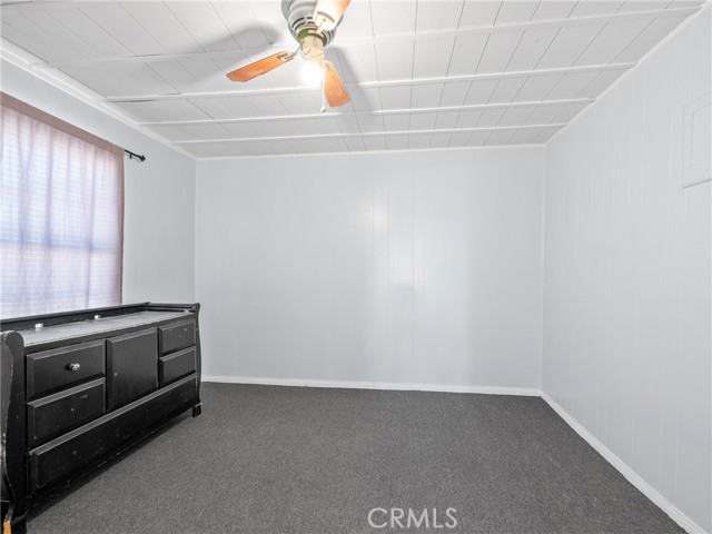 1040 Flora Street, Barstow CA: https://media.crmls.org/medias/6463c869-f407-4bb9-96be-f67e6d200032.jpg