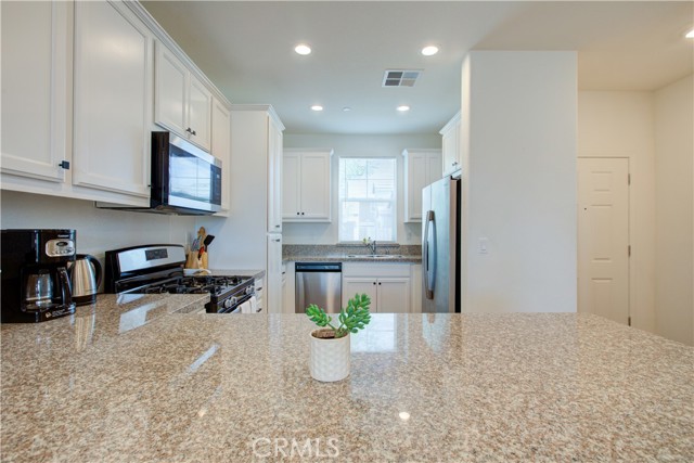 Detail Gallery Image 9 of 60 For 2943 Bannon Ln, Merced,  CA 95348 - 3 Beds | 2/1 Baths