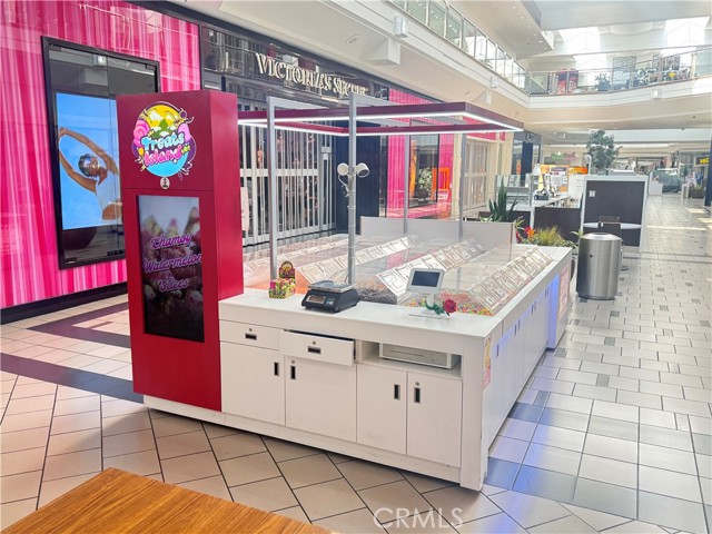 112 Plaza Drive, West Covina CA: https://media.crmls.org/medias/6465387f-6f8b-45e1-a234-0f7028247292.jpg